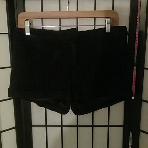 Women's black lace shorts - Picture 2 of 3